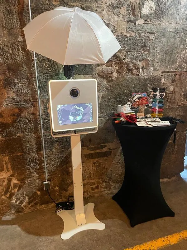 Fotobox bei einer Hochzeit im Steingewölbe