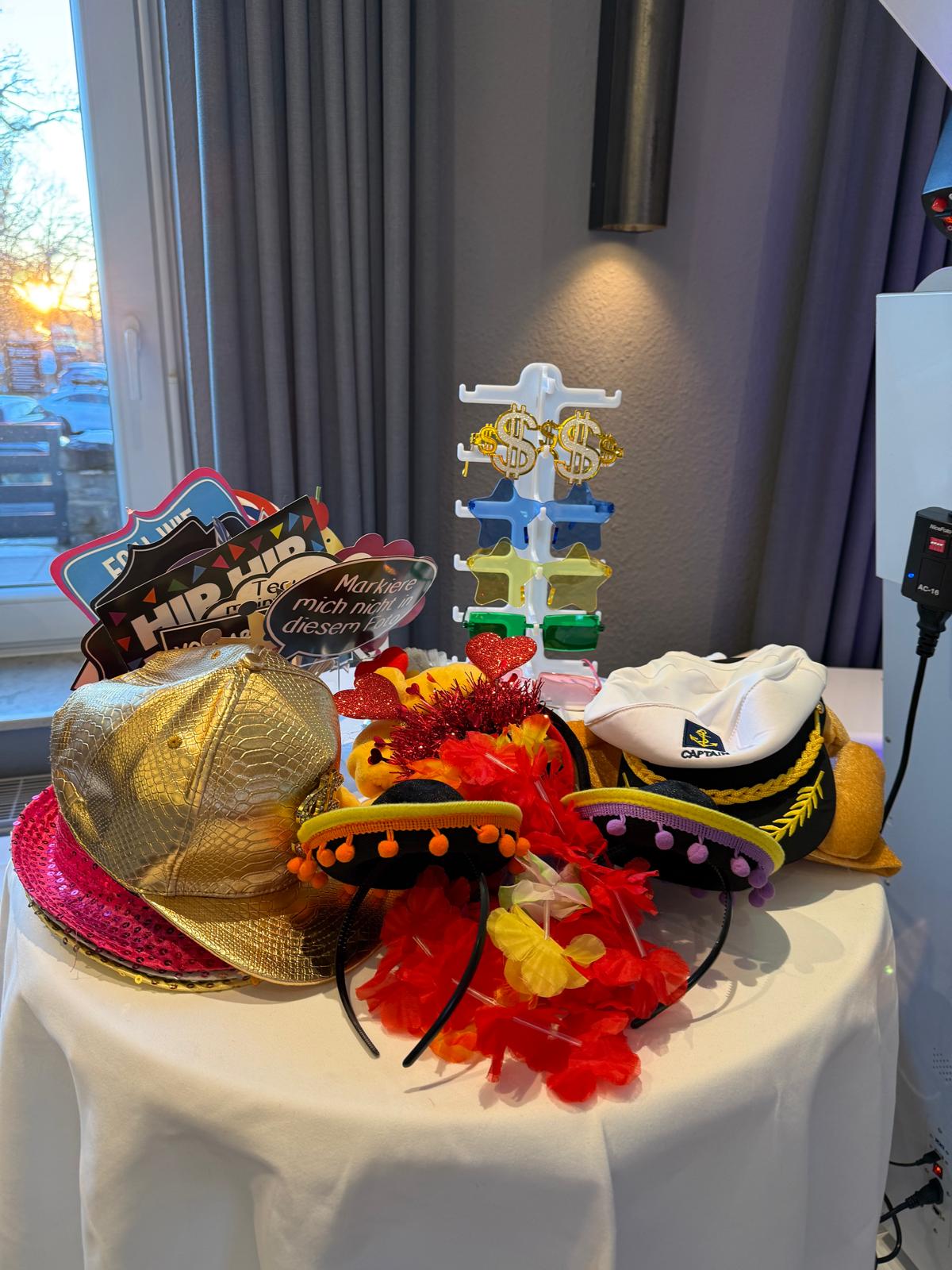 Requisiten Hüte und Accessoires